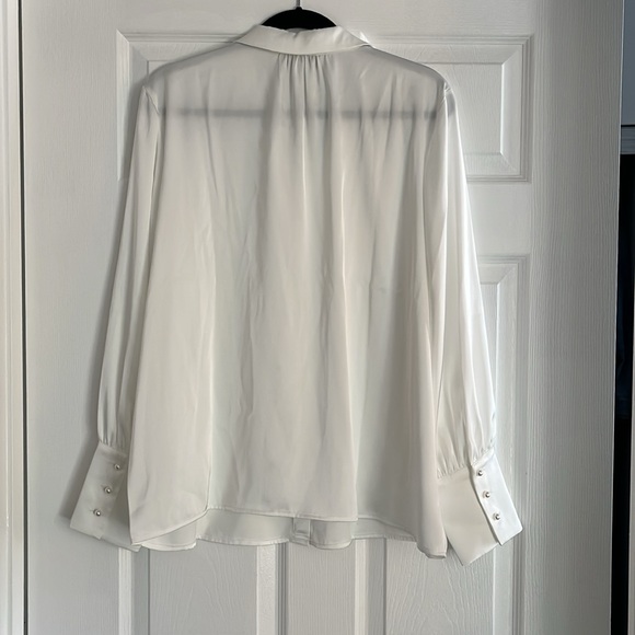 NWT White satin work blouse, pearlized buttons - Picture 6 of 6